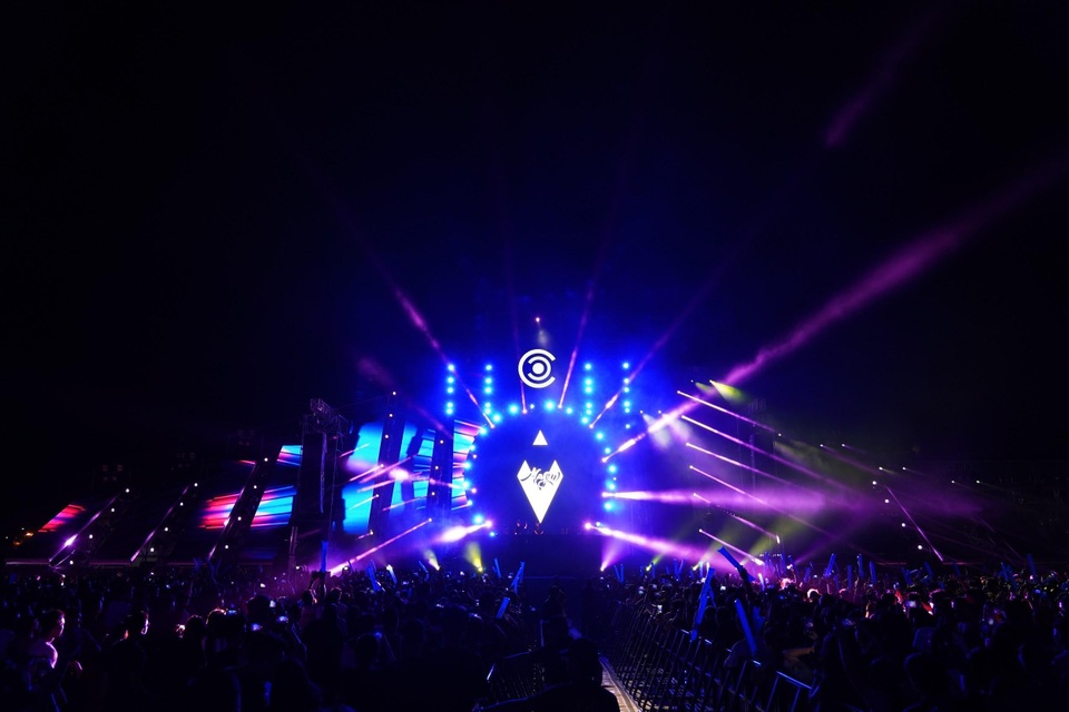 Nghệ sỹ tưng bừng hội ngộ trong đêm nhạc Sài thành - 4 Nghệ sỹ tưng bừng hội ngộ trong đêm nhạc Sài thành - 4