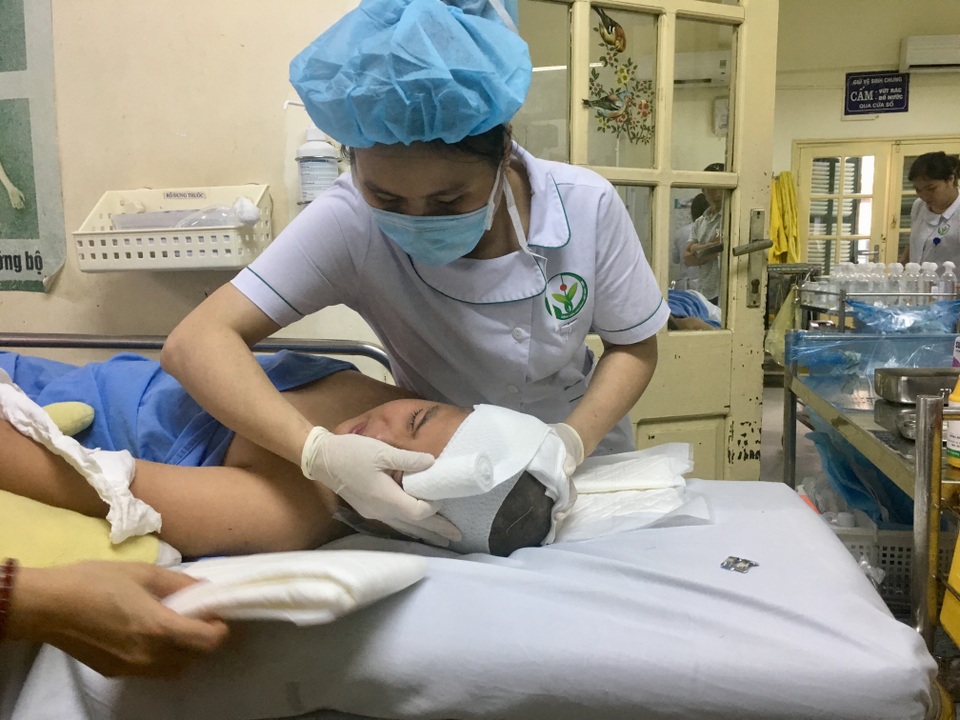 Nam sinh bị thanh sắt đâm vào đầu trong giờ tập thể dục sẽ phải mổ tạo hình sọ não - 1 Nam sinh bị thanh sắt đâm vào đầu trong giờ tập thể dục sẽ phải mổ tạo hình sọ não - 1