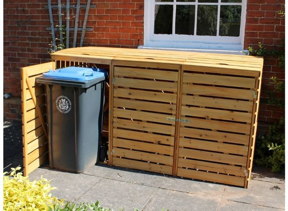 Nữ sinh 15 tuổi bị bắt vì sinh con rồi vứt đứa trẻ vào thùng rác - 1