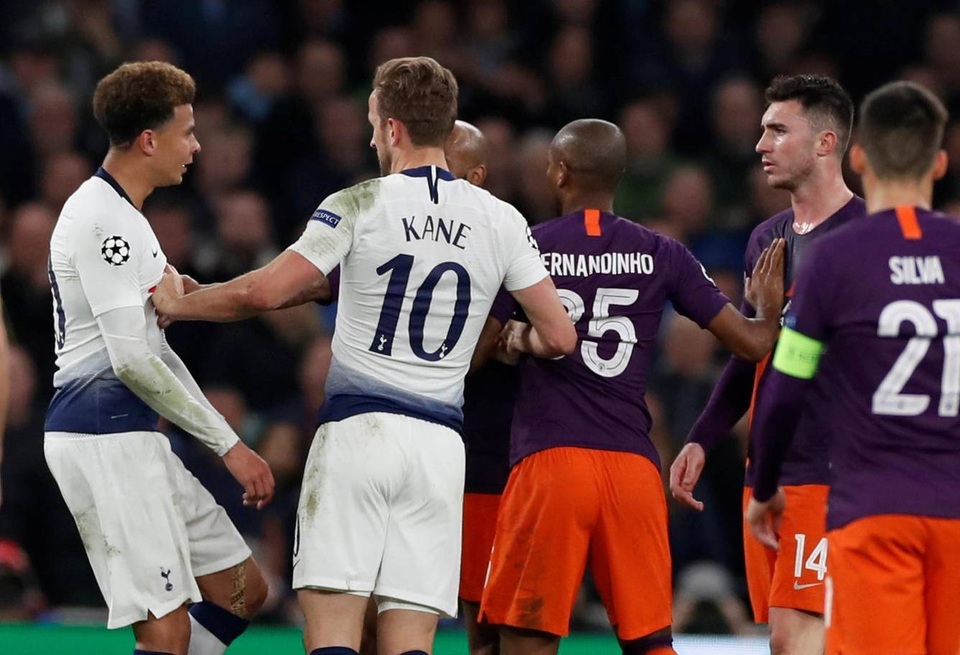Những khoảnh khắc Man City câm lặng trước Son Heung Min - 14