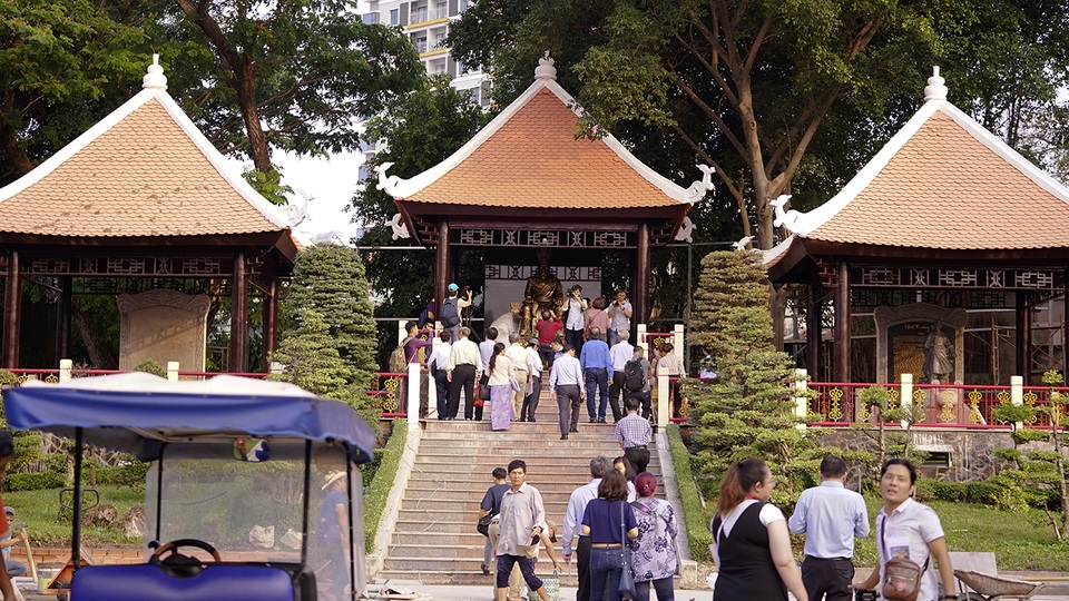 Cùng ngắm Quảng trường Vua Hùng mới, chuẩn bị mở cửa trong ngày Giỗ Tổ - 1 Cùng ngắm Quảng trường Vua Hùng mới, chuẩn bị mở cửa trong ngày Giỗ Tổ - 1