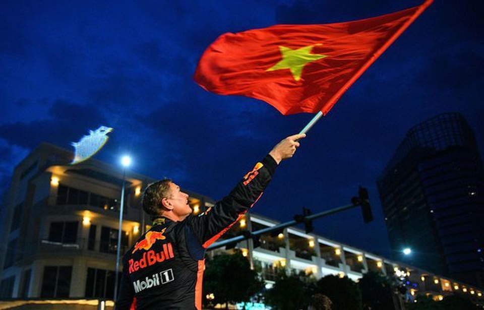 Sẽ tổ chức biểu diễn đua xe F1 tại SVĐ Mỹ Đình vào ngày 20/4 tới - 2 Sẽ tổ chức biểu diễn đua xe F1 tại SVĐ Mỹ Đình vào ngày 20/4 tới - 2