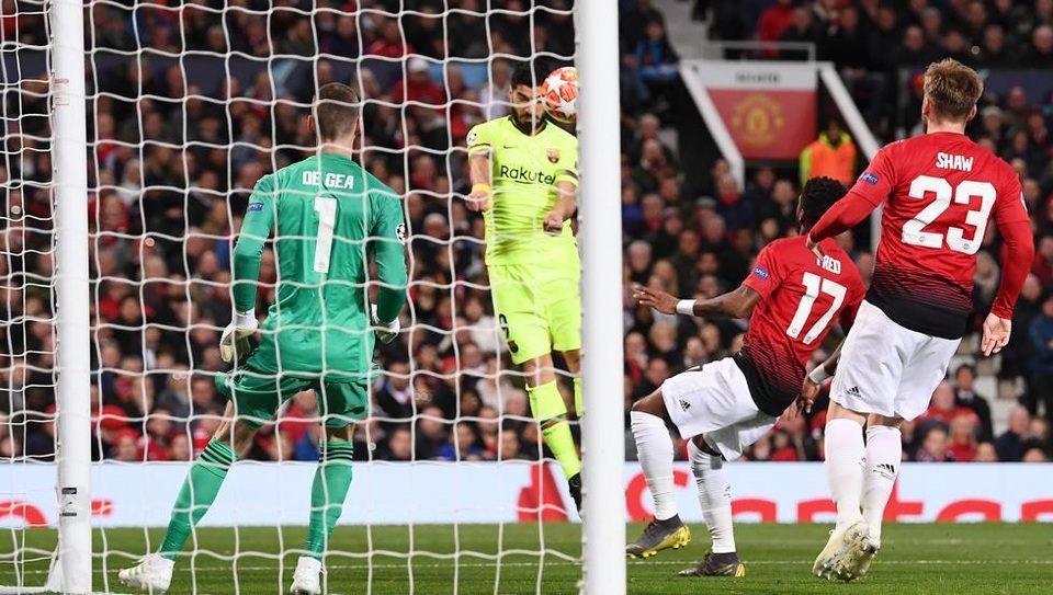 Man Utd 0-1 Barcelona: Luke Shaw phản lưới nhà - 17 Man Utd 0-1 Barcelona: Luke Shaw phản lưới nhà - 17