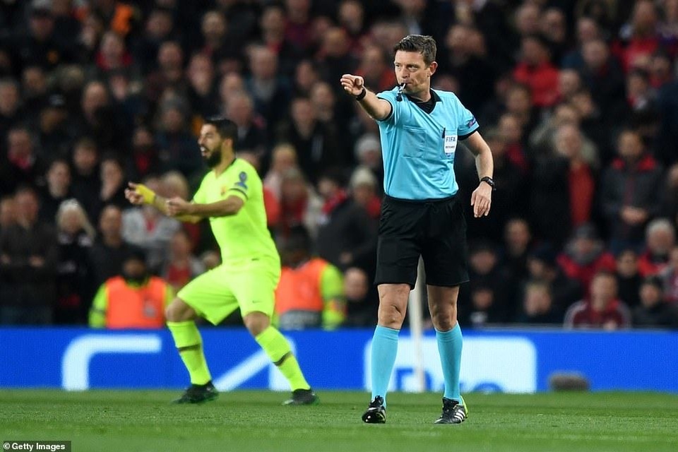 Những khoảnh khắc Barcelona hạ gục Man Utd ở Old Trafford - 4