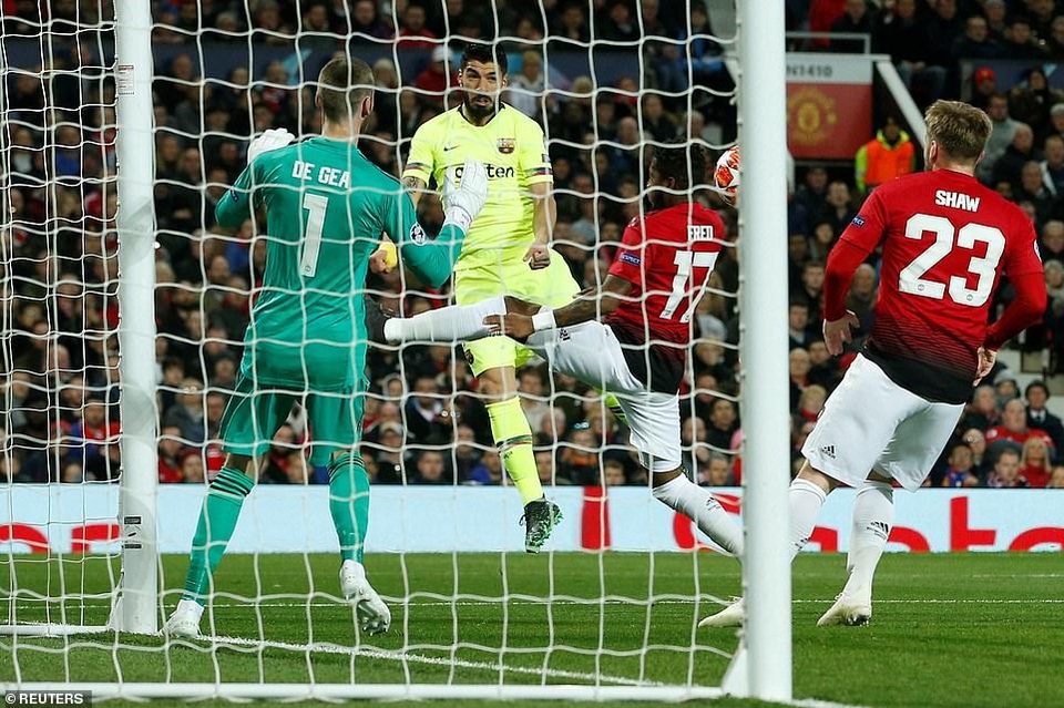 Những khoảnh khắc Barcelona hạ gục Man Utd ở Old Trafford - 2