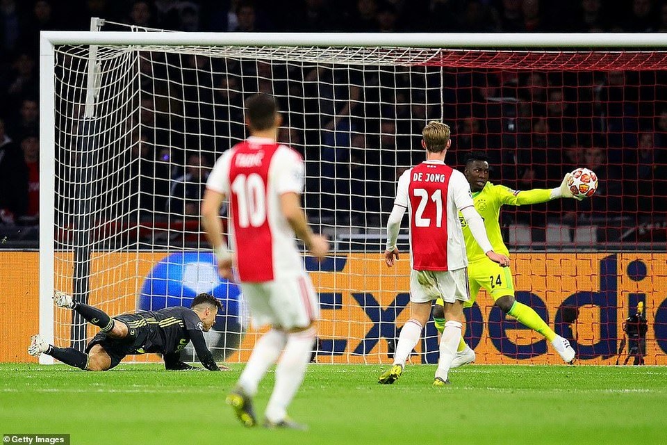Những khoảnh khắc Juventus hòa thất vọng Ajax trong ngày C.Ronaldo tỏa sáng - 4 Những khoảnh khắc Juventus hòa thất vọng Ajax trong ngày C.Ronaldo tỏa sáng - 4