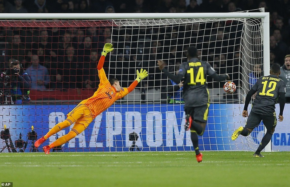 Những khoảnh khắc Juventus hòa thất vọng Ajax trong ngày C.Ronaldo tỏa sáng - 8 Những khoảnh khắc Juventus hòa thất vọng Ajax trong ngày C.Ronaldo tỏa sáng - 8
