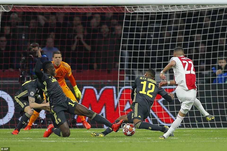 Những khoảnh khắc Juventus hòa thất vọng Ajax trong ngày C.Ronaldo tỏa sáng - 12 Những khoảnh khắc Juventus hòa thất vọng Ajax trong ngày C.Ronaldo tỏa sáng - 12
