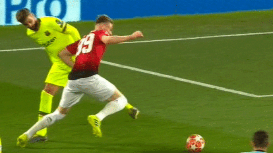 Man Utd 0-1 Barcelona: Luke Shaw phản lưới nhà - 14 Man Utd 0-1 Barcelona: Luke Shaw phản lưới nhà - 14
