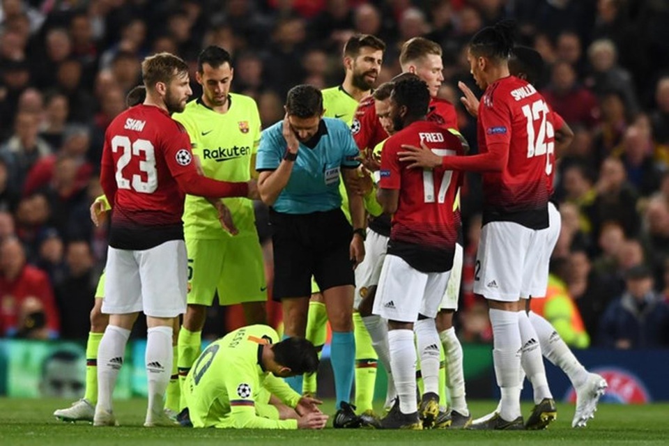 Man Utd 0-1 Barcelona: Luke Shaw phản lưới nhà - 12 Man Utd 0-1 Barcelona: Luke Shaw phản lưới nhà - 12
