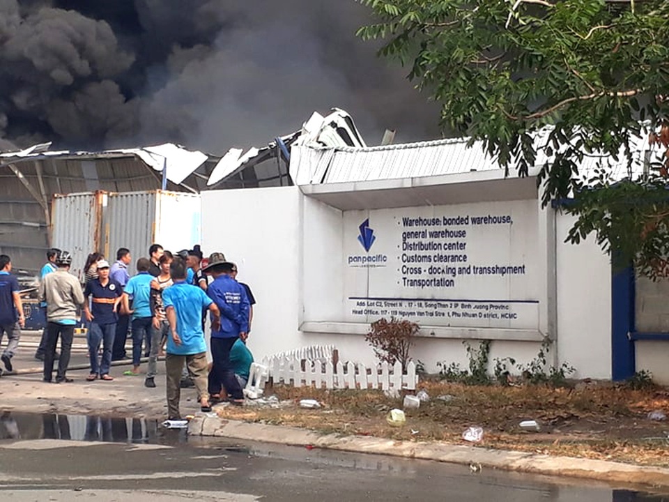 Cháy cực lớn trong khu công nghiệp Sóng Thần 2 - 12 Cháy cực lớn trong khu công nghiệp Sóng Thần 2 - 12