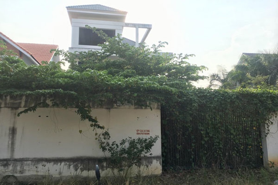 Chuyện khó tin bên trong biệt thự triệu đô bỏ hoang ở Sài Gòn - 2 Chuyện khó tin bên trong biệt thự triệu đô bỏ hoang ở Sài Gòn - 2