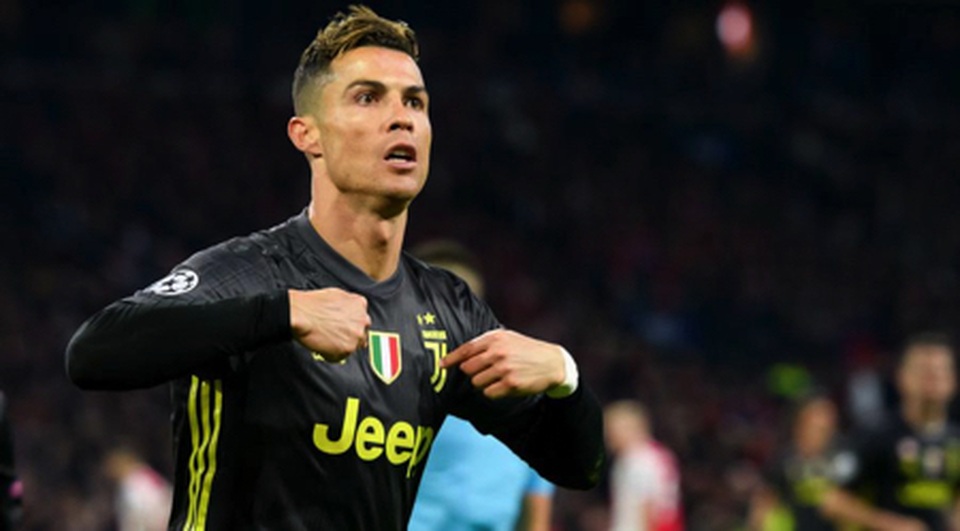 C.Ronaldo ghi bàn vào lưới Ajax, bạn gái xinh đẹp khoe ảnh ăn mừng - 2 C.Ronaldo ghi bàn vào lưới Ajax, bạn gái xinh đẹp khoe ảnh ăn mừng - 2