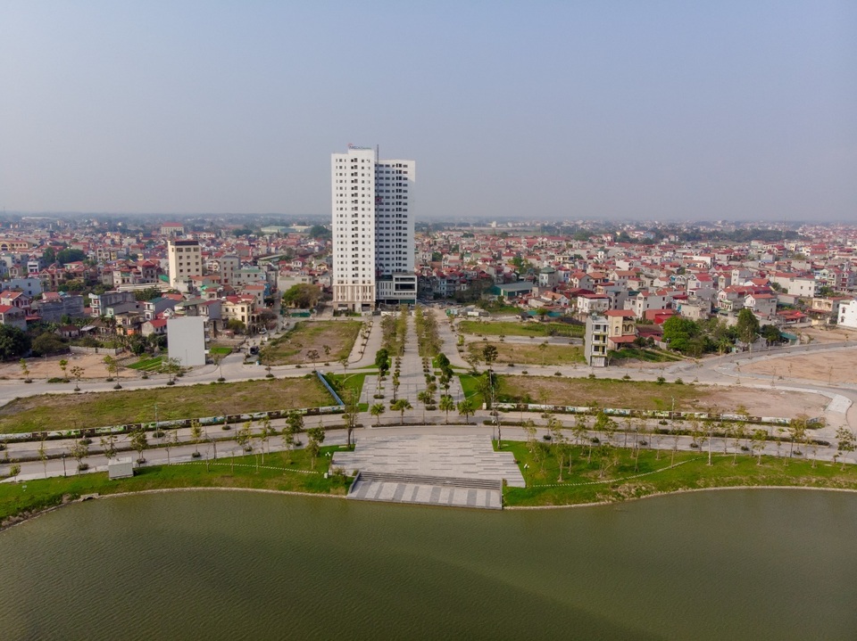 Dàn siêu xe khủng “náo loạn” Khu đô thị Bách Việt Lake Garden - 2 Dàn siêu xe khủng “náo loạn” Khu đô thị Bách Việt Lake Garden - 2