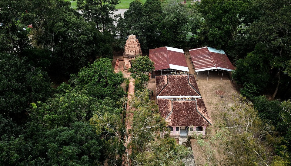 tháp cổ nghìn năm