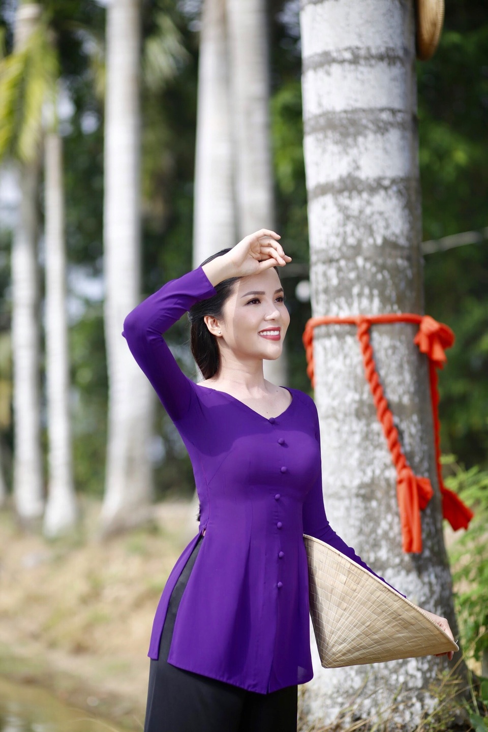 Hoa khôi Huỳnh Thúy Vi dịu dàng làm “đại sứ lễ hội bánh dân gian Nam Bộ” - 13 Hoa khôi Huỳnh Thúy Vi dịu dàng làm “đại sứ lễ hội bánh dân gian Nam Bộ” - 13