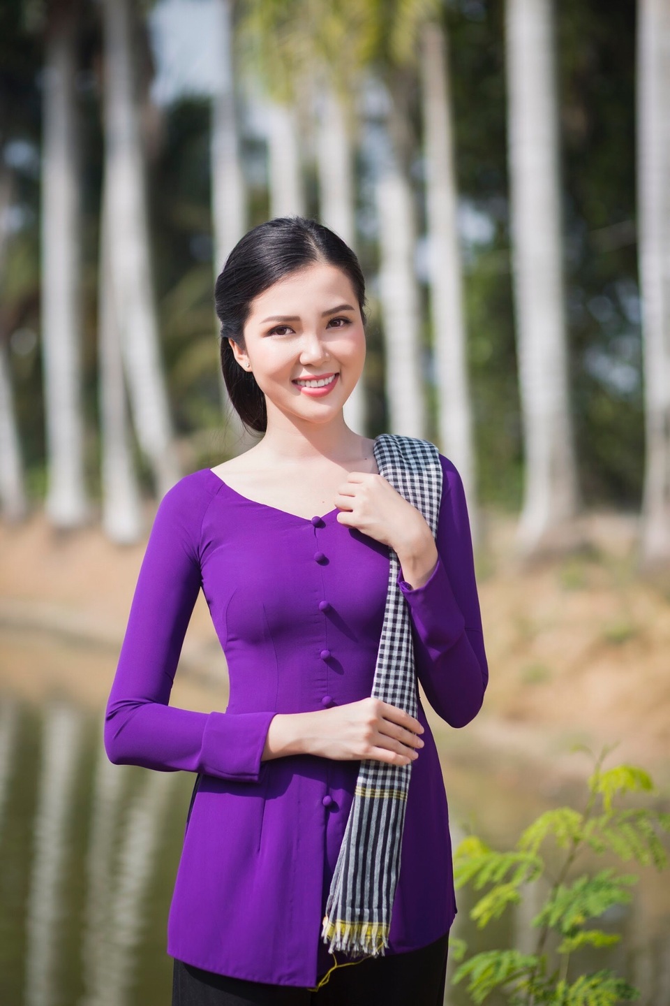 Hoa khôi Huỳnh Thúy Vi dịu dàng làm “đại sứ lễ hội bánh dân gian Nam Bộ” - 4 Hoa khôi Huỳnh Thúy Vi dịu dàng làm “đại sứ lễ hội bánh dân gian Nam Bộ” - 4