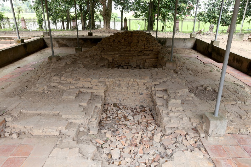 tháp cổ nghìn năm.jpg