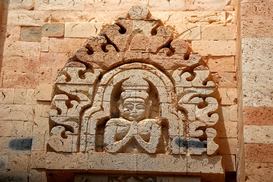 tháp cổ nghìn năm.jpg