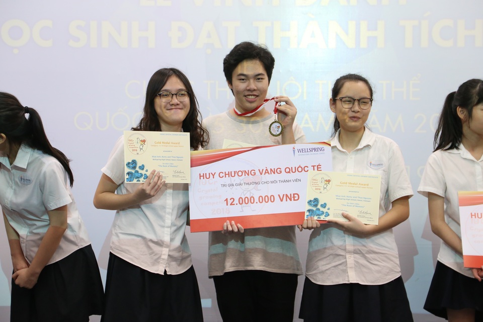 Lần đầu tiên Việt Nam đoạt Huy chương Vàng Cuộc thi Nuôi tinh thể quốc tế IUCr - 2 Lần đầu tiên Việt Nam đoạt Huy chương Vàng Cuộc thi Nuôi tinh thể quốc tế IUCr - 2