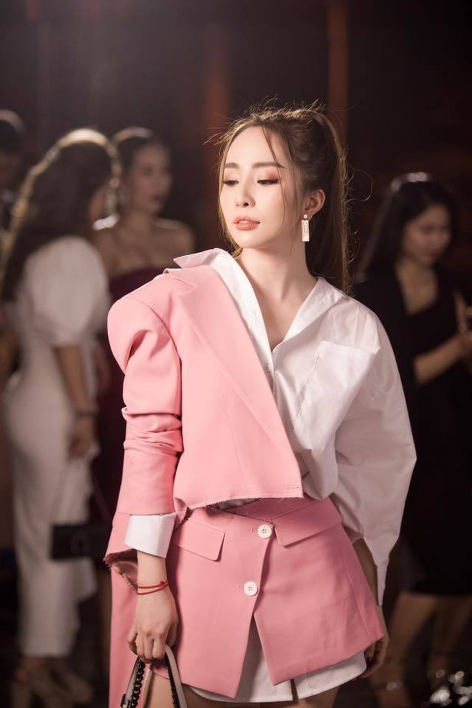 Sau ly hôn, Quỳnh Nga “Cá sấu chúa” ngày càng đẹp và gợi cảm - 2 Sau ly hôn, Quỳnh Nga “Cá sấu chúa” ngày càng đẹp và gợi cảm - 2