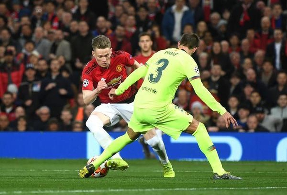 Man Utd 0-1 Barcelona: Luke Shaw phản lưới nhà - 8 Man Utd 0-1 Barcelona: Luke Shaw phản lưới nhà - 8