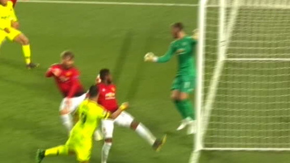 Man Utd 0-1 Barcelona: Luke Shaw phản lưới nhà - 18 Man Utd 0-1 Barcelona: Luke Shaw phản lưới nhà - 18