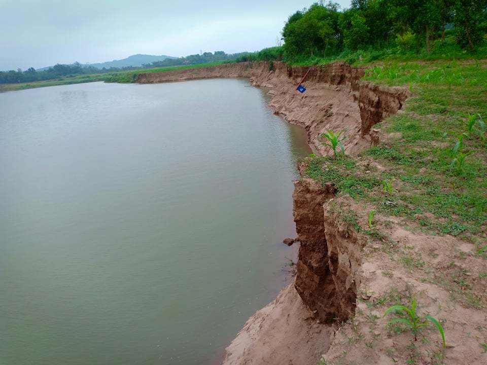 Sông Mã sạt lở nghiêm trọng, dân bức xúc, chính quyền đau đầu - 2 Sông Mã sạt lở nghiêm trọng, dân bức xúc, chính quyền đau đầu - 2