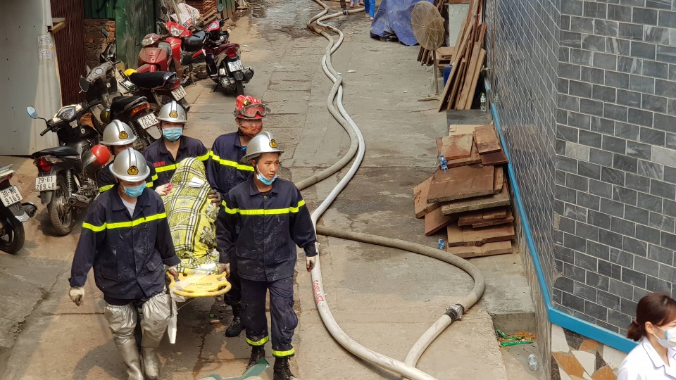 Vụ cháy 8 người chết: “Cháy rụi thế kia không hy vọng con còn sống nữa!” - 2 Vụ cháy 8 người chết: “Cháy rụi thế kia không hy vọng con còn sống nữa!” - 2