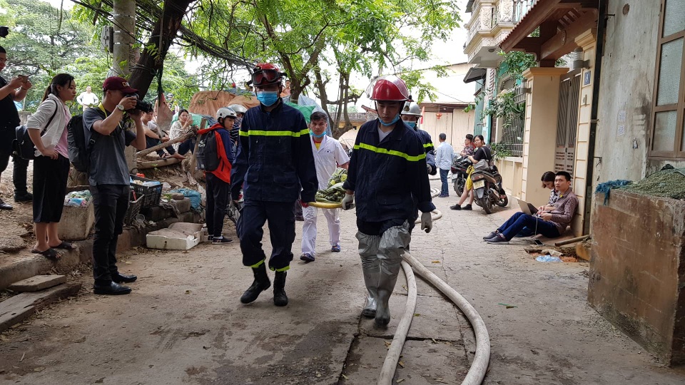 Cháy dữ dội khu nhà xưởng ở Hà Nội, ít nhất 8 người chết và mất tích - 2 Cháy dữ dội khu nhà xưởng ở Hà Nội, ít nhất 8 người chết và mất tích - 2
