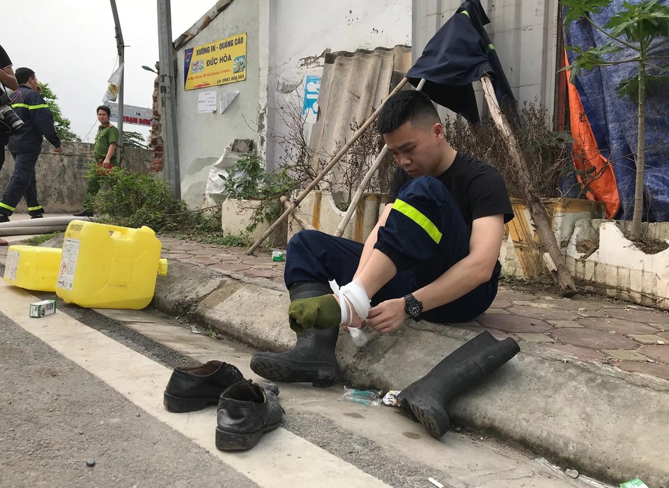 Cháy dữ dội khu nhà xưởng ở Hà Nội, ít nhất 8 người chết và mất tích - 10 Cháy dữ dội khu nhà xưởng ở Hà Nội, ít nhất 8 người chết và mất tích - 10