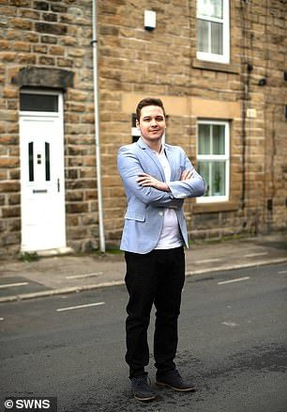 Kiếm 10.000 bảng mỗi tháng nhờ xem YouTube, chàng trai “nghỉ hưu sớm” ở tuổi 28 - 2