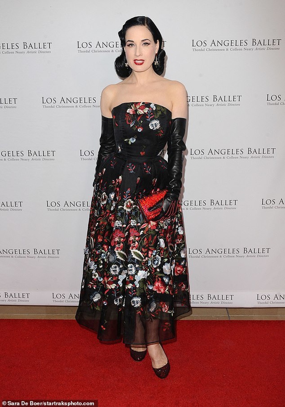 Vũ nữ thoát y Dita Von Teese trẻ đẹp ở tuổi 47 - 1 Vũ nữ thoát y Dita Von Teese trẻ đẹp ở tuổi 47 - 1