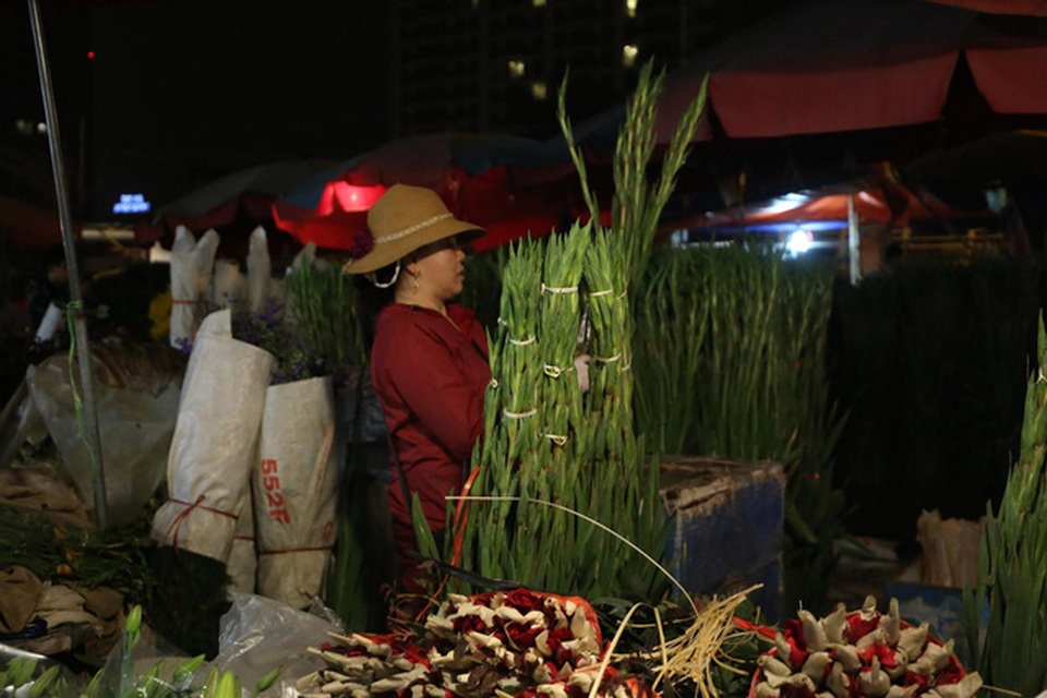 Đêm không ngủ ở chợ hoa nổi tiếng Hà Nội - 8 Đêm không ngủ ở chợ hoa nổi tiếng Hà Nội - 8