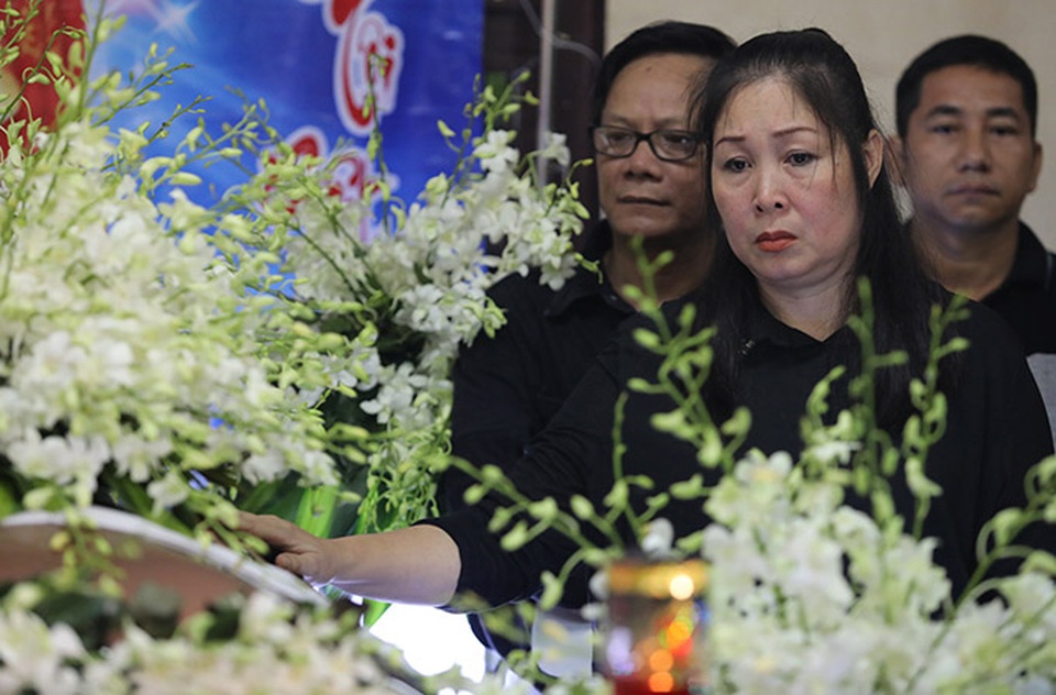 Phương Thanh, Minh Nhí, Trịnh Kim Chi… nghẹn ngào tiễn biệt nghệ sĩ Anh Vũ - 8 Phương Thanh, Minh Nhí, Trịnh Kim Chi… nghẹn ngào tiễn biệt nghệ sĩ Anh Vũ - 8