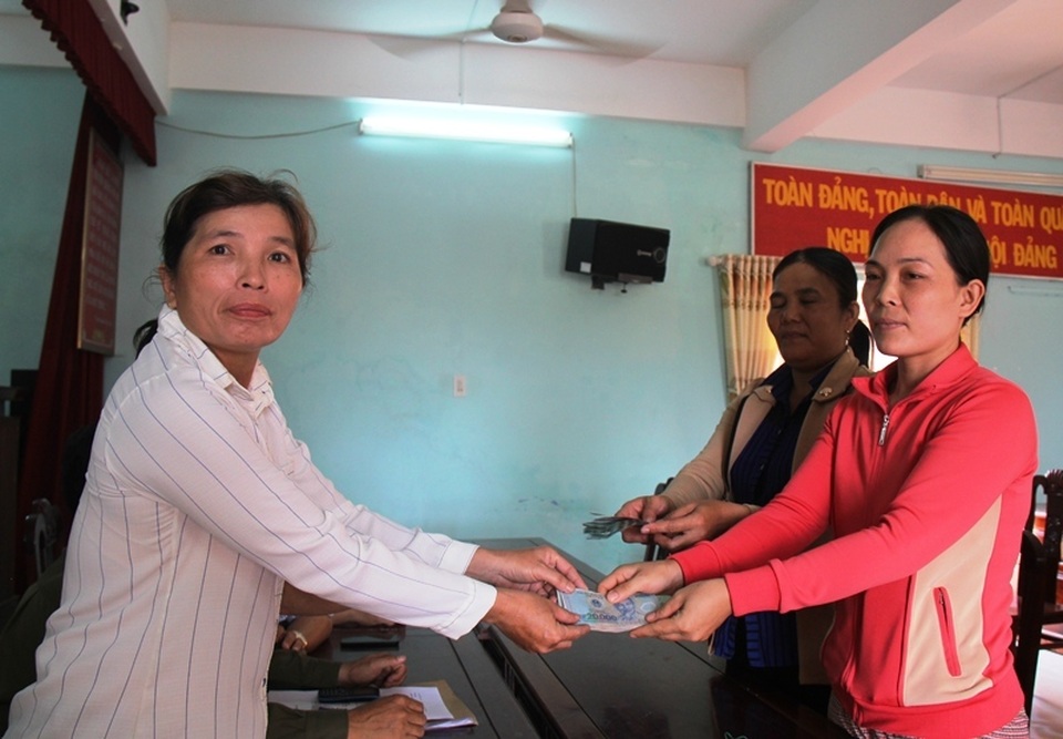 Chia số vàng trong bao lúa cho 4 người, một người không nhận - 1 Chia số vàng trong bao lúa cho 4 người, một người không nhận - 1