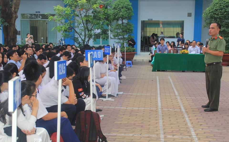 Nguy cơ khi nhiều trẻ xem trọng người giúp việc hơn bố mẹ, ông bà - 1 Nguy cơ khi nhiều trẻ xem trọng người giúp việc hơn bố mẹ, ông bà - 1