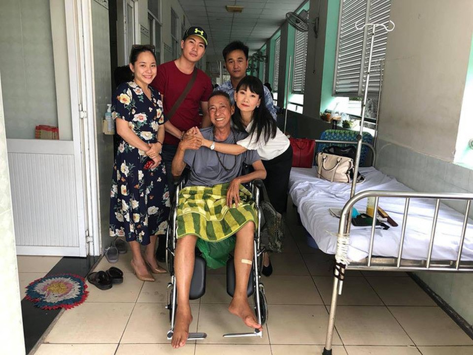 Nghệ sĩ Lê Bình bị hoại tử, sức khoẻ chuyển biến xấu - 3 Nghệ sĩ Lê Bình bị hoại tử, sức khoẻ chuyển biến xấu - 3