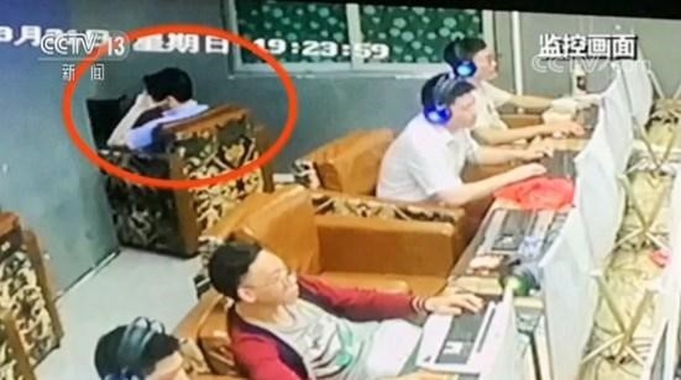 Người đàn ông đột tử vì ngồi quán internet 50 giờ liền - 1