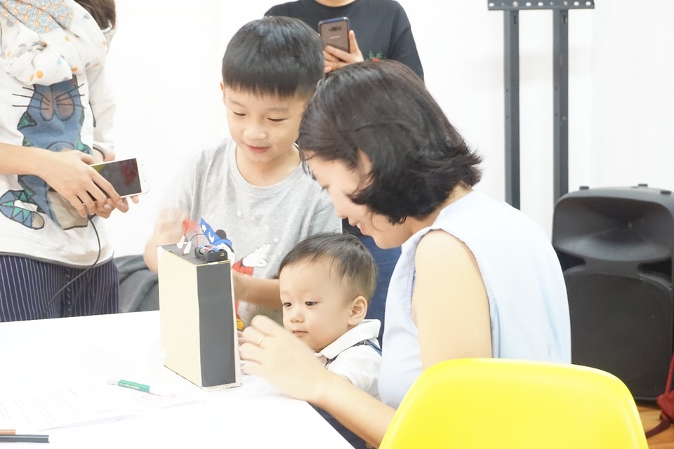 Xuân Bắc giúp con trai làm chủ công nghệ trong kỷ nguyên 4.0 - 2 Xuân Bắc giúp con trai làm chủ công nghệ trong kỷ nguyên 4.0 - 2