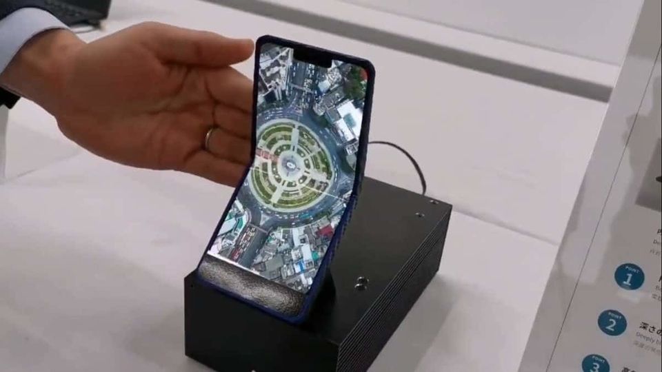 Sharp giới thiệu smartphone có thể gập được với thiết kế dạng “vỏ sò” - 1 Sharp giới thiệu smartphone có thể gập được với thiết kế dạng “vỏ sò” - 1