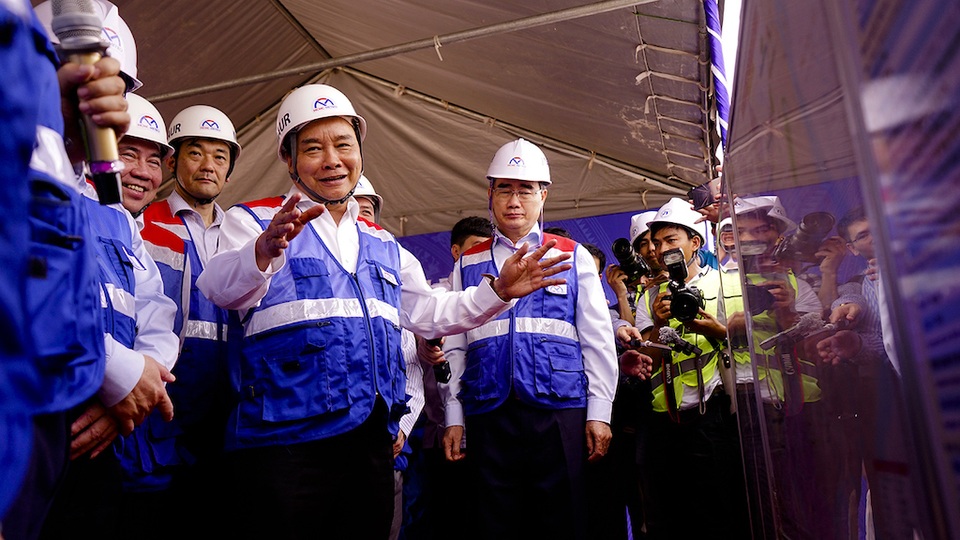 Thủ tướng Nguyễn Xuân Phúc thị sát tuyến metro số 1 của TPHCM - 7 Thủ tướng Nguyễn Xuân Phúc thị sát tuyến metro số 1 của TPHCM - 7