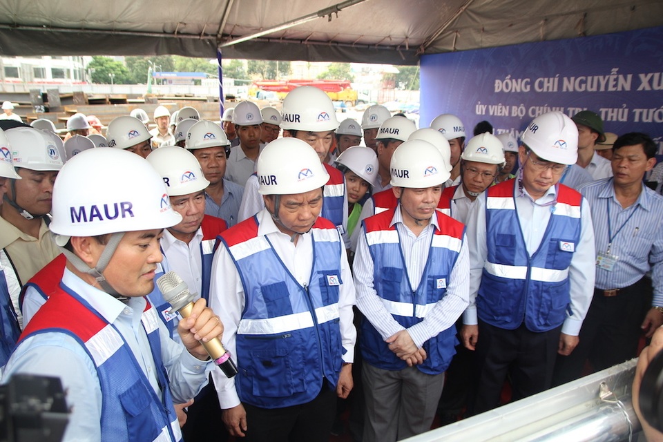 Thủ tướng Nguyễn Xuân Phúc thị sát tuyến metro số 1 của TPHCM - 2 Thủ tướng Nguyễn Xuân Phúc thị sát tuyến metro số 1 của TPHCM - 2