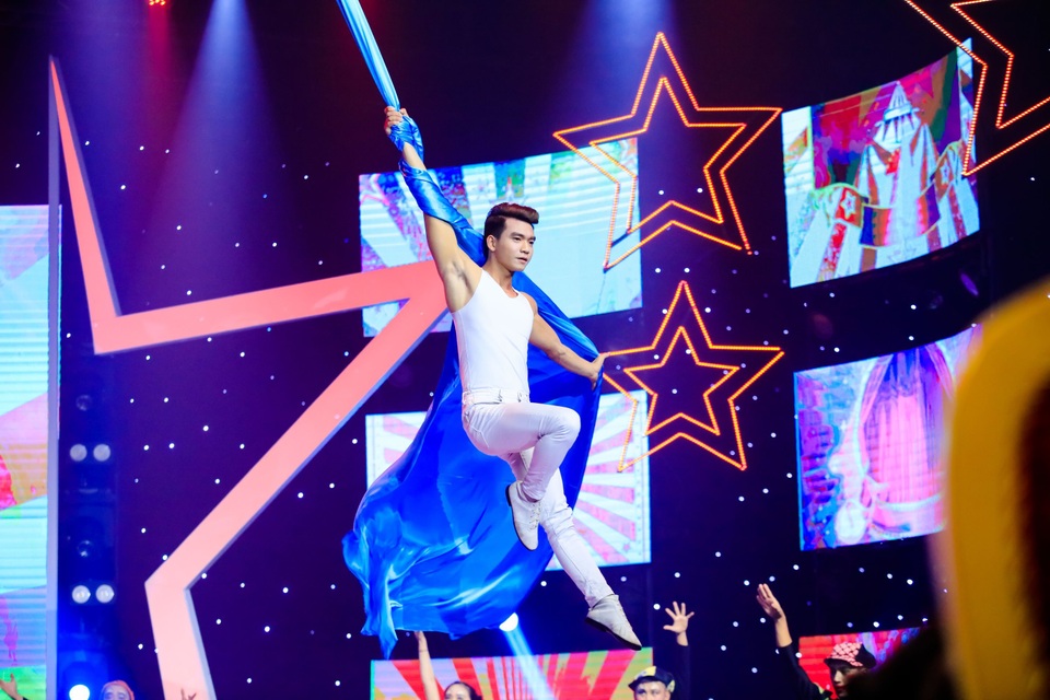 “Soái ca làng xiếc” Trịnh Thắng bị ám ảnh vì từng làm rơi bạn diễn nữ - 4