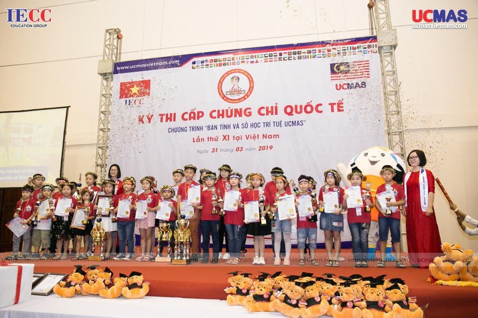 Đấu trường trí tuệ quy tụ hàng ngàn thí sinh cả nước so tài - 4 Đấu trường trí tuệ quy tụ hàng ngàn thí sinh cả nước so tài - 4