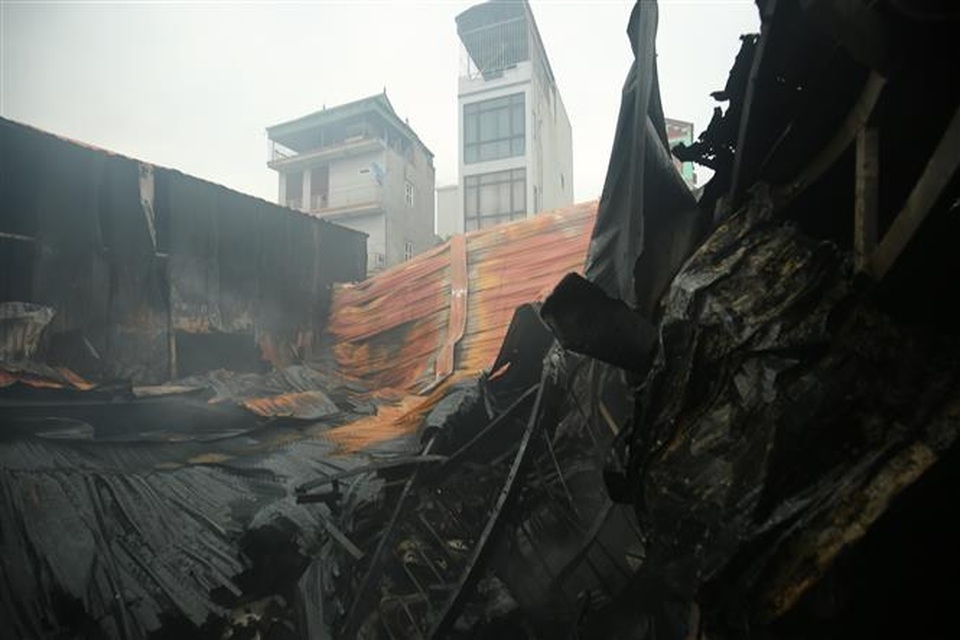 Cháy dữ dội khu nhà xưởng ở Hà Nội, ít nhất 8 người chết và mất tích - 6 Cháy dữ dội khu nhà xưởng ở Hà Nội, ít nhất 8 người chết và mất tích - 6