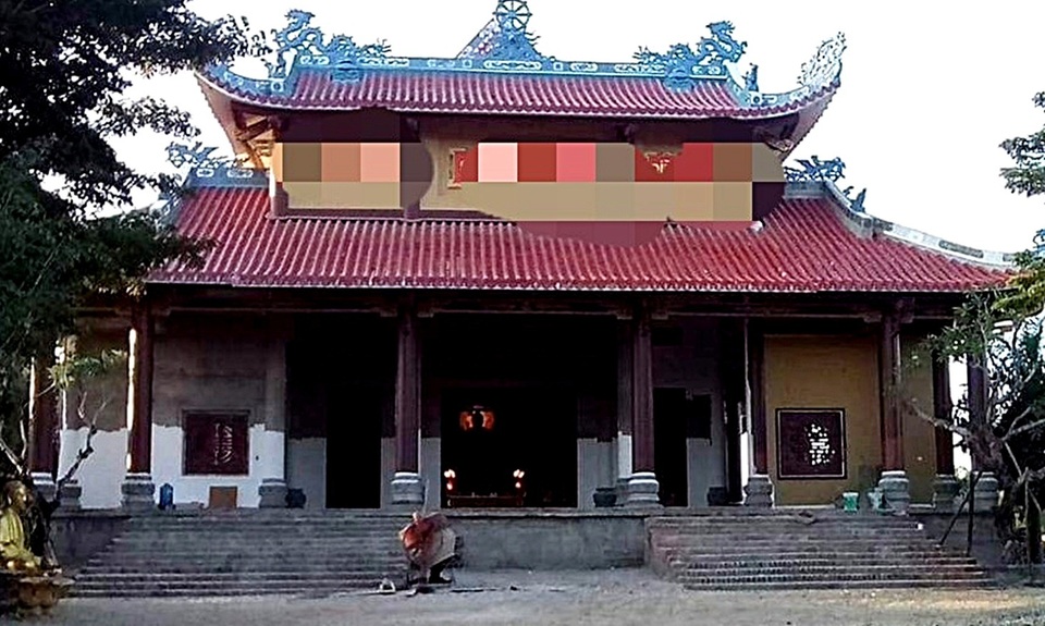 Người đàn ông nghi bị tâm thần chém thầy trụ trì chùa trọng thương - 1 Người đàn ông nghi bị tâm thần chém thầy trụ trì chùa trọng thương - 1