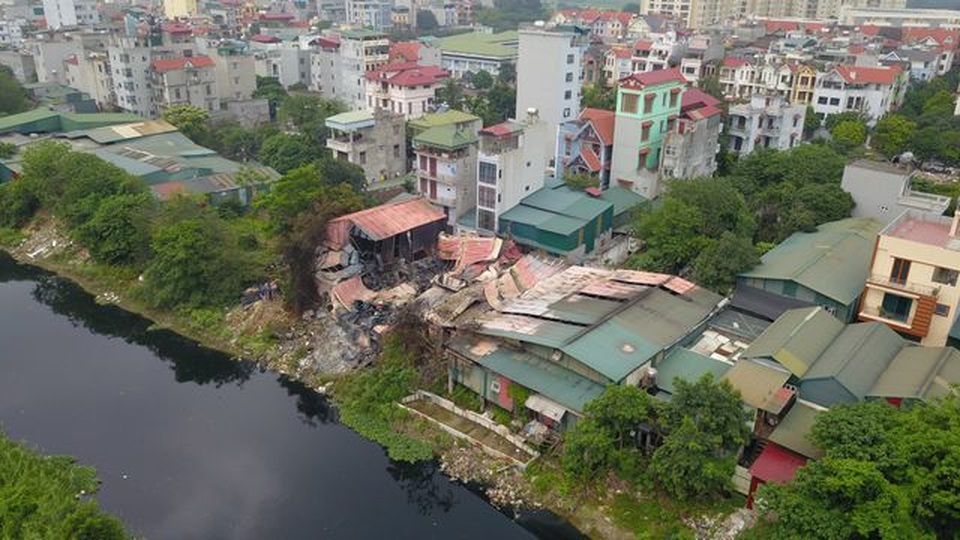 Vụ cháy nhà xưởng khiến 8 người chết: Cần giải tỏa hết nhà xưởng trên đất lấn chiếm - 2 Vụ cháy nhà xưởng khiến 8 người chết: Cần giải tỏa hết nhà xưởng trên đất lấn chiếm - 2