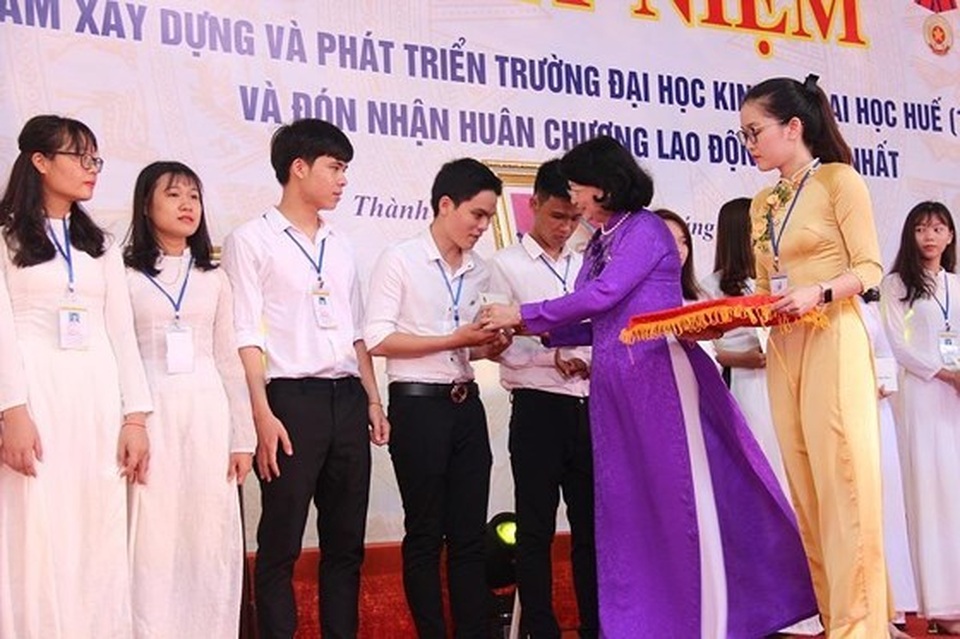 Trường ĐH Kinh tế, ĐH Huế đón nhận Huân chương Lao động hạng Nhất - 3 Trường ĐH Kinh tế, ĐH Huế đón nhận Huân chương Lao động hạng Nhất - 3
