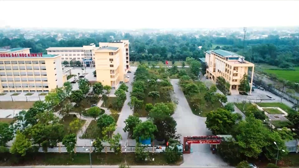 Trường ĐH Kinh tế, ĐH Huế đón nhận Huân chương Lao động hạng Nhất - 1 Trường ĐH Kinh tế, ĐH Huế đón nhận Huân chương Lao động hạng Nhất - 1